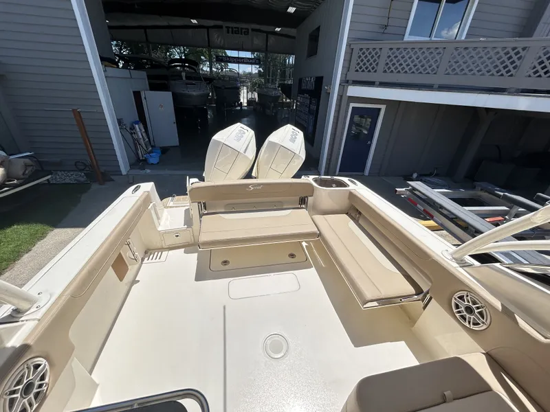 Slide: The Image of Scout 255 Dorado 2024 - 19