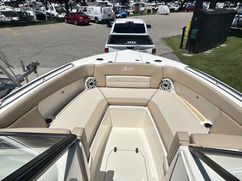 Slide: The Image of Scout 255 Dorado 2024 - 7