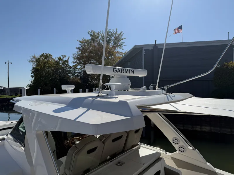 Slide: The Image of Tiara 34LS 2025 - 25