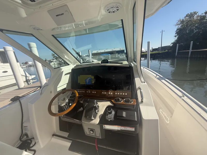 Slide: The Image of Tiara 34LS 2025 - 35