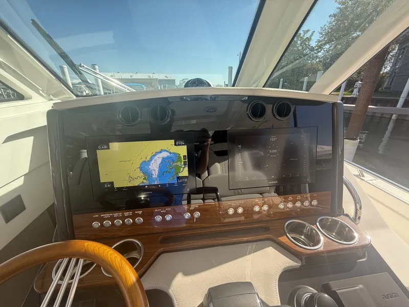 Slide: The Image of Tiara 34LS 2025 - 36