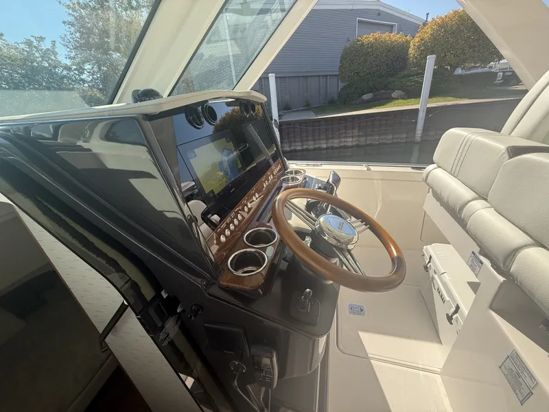 Slide: The Image of Tiara 34LS 2025 - 38