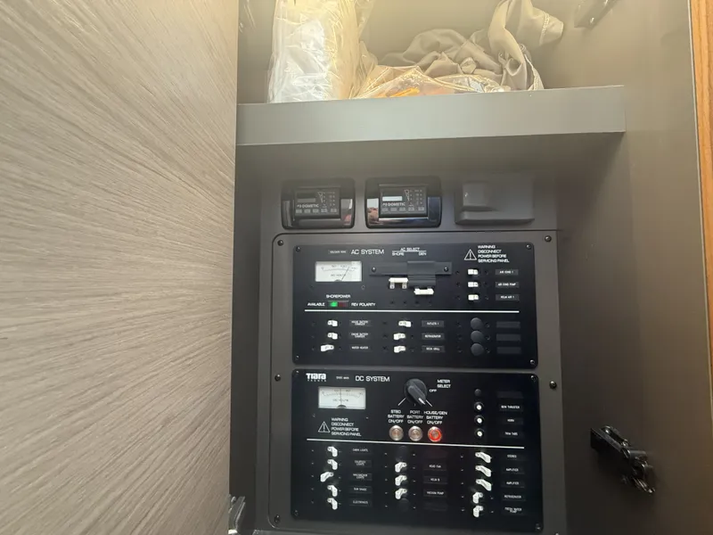 Slide: The Image of Tiara 34LS 2025 - 45