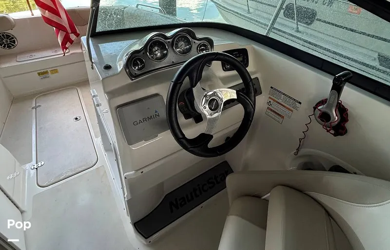 Slide: The Image of NauticStar 223 DC Sport Deck 2016 - 16432646