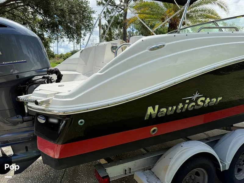 Slide: The Image of NauticStar 223 DC Sport Deck 2016 - 16456223