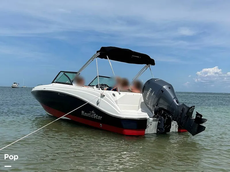 Slide: The Image of NauticStar 223 DC Sport Deck 2016 - 16432639