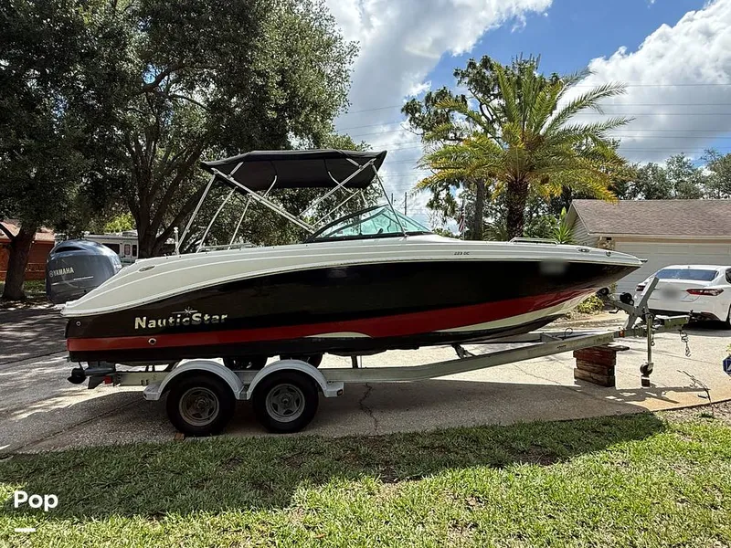 Slide: The Image of NauticStar 223 DC Sport Deck 2016 - 16456113