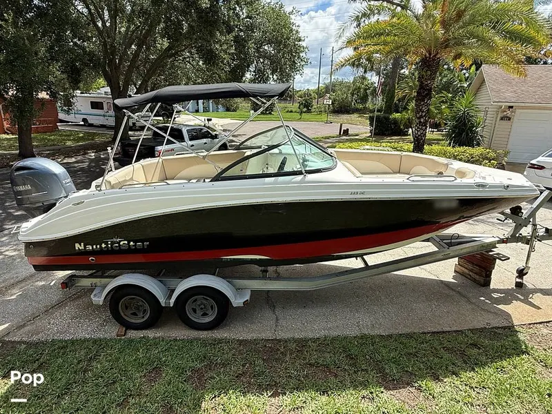 Slide: The Image of NauticStar 223 DC Sport Deck 2016 - 16456125
