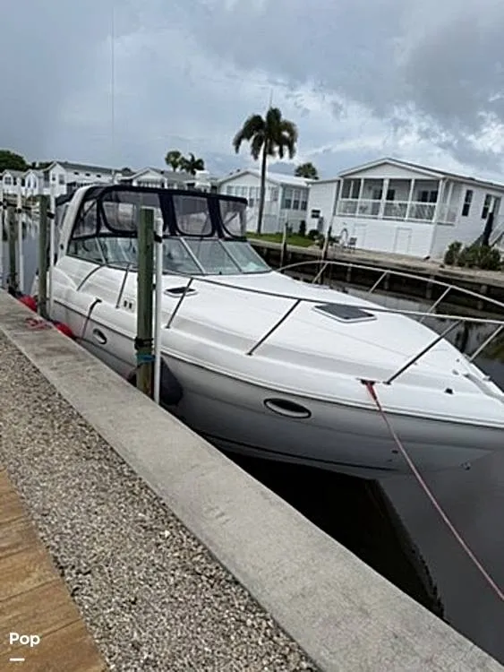 The Image of Rinker 320 Express Cruiser 2006 - 16448486