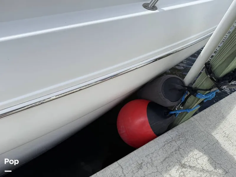 Slide: The Image of Rinker 320 Express Cruiser 2006 - 16473252