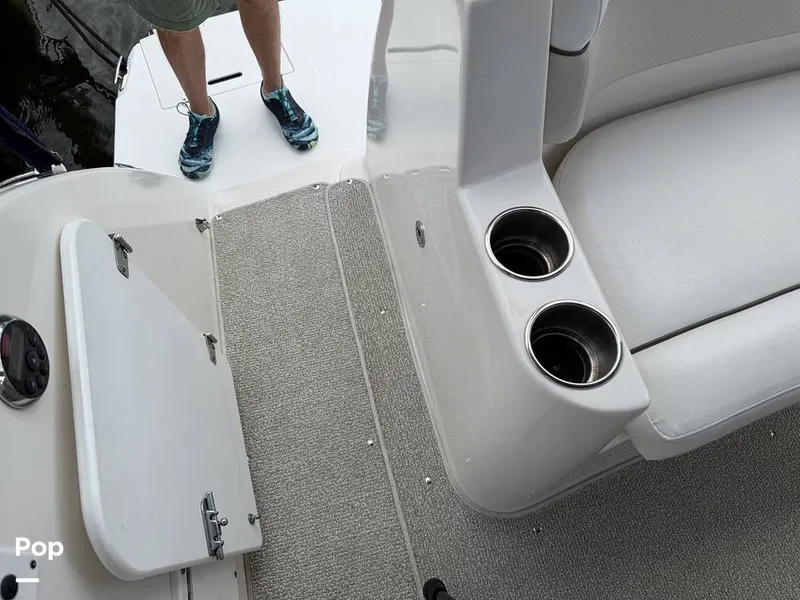 Slide: The Image of Rinker 320 Express Cruiser 2006 - 16473265