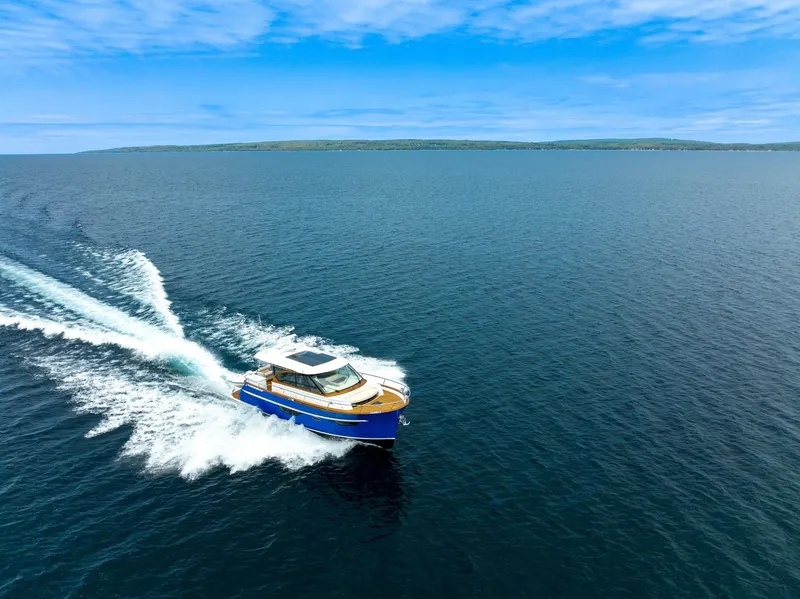 Slide: The Image of Burger 48 CRUISER 2019 - 18