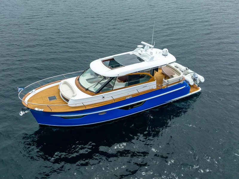 Slide: The Image of Burger 48 CRUISER 2019 - 3