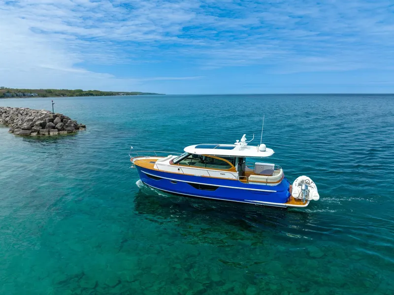 Slide: The Image of Burger 48 CRUISER 2019 - 32