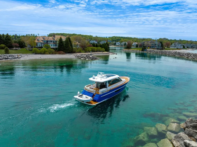 Slide: The Image of Burger 48 CRUISER 2019 - 33