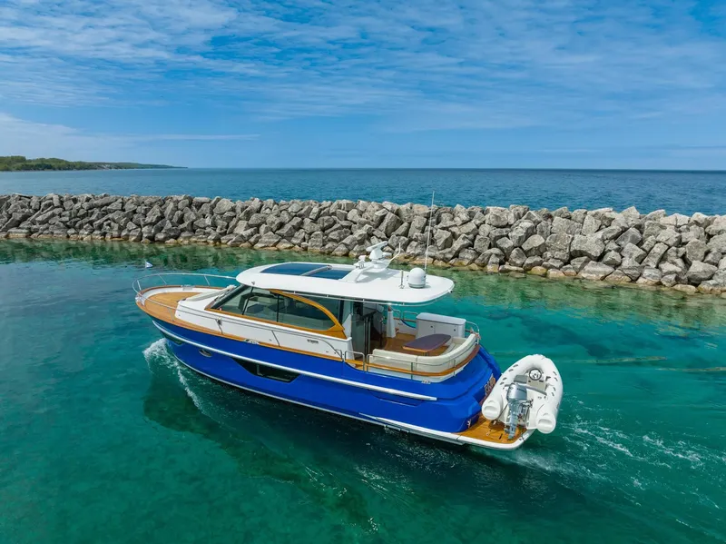 Slide: The Image of Burger 48 CRUISER 2019 - 35