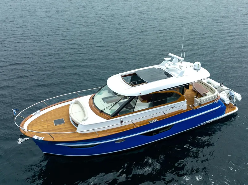 Slide: The Image of Burger 48 CRUISER 2019 - 4