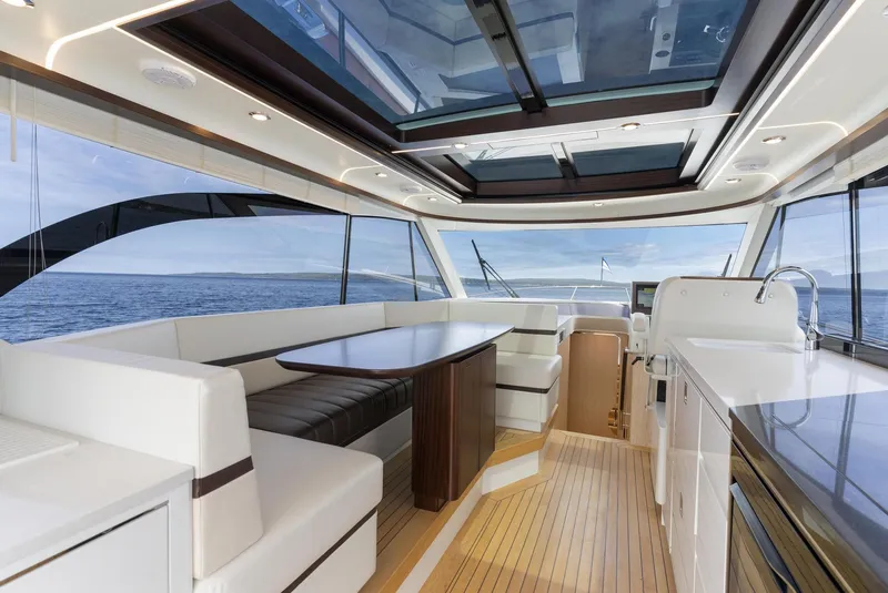 Slide: The Image of Burger 48 CRUISER 2019 - 58