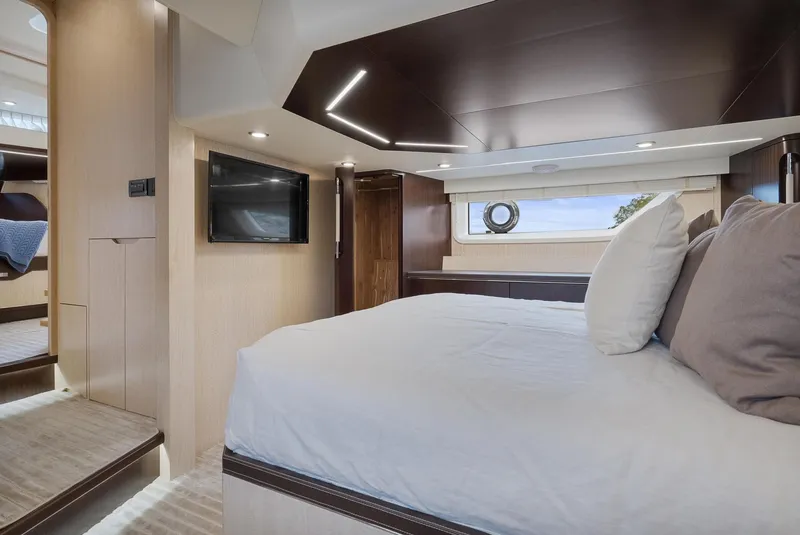 Slide: The Image of Burger 48 CRUISER 2019 - 84