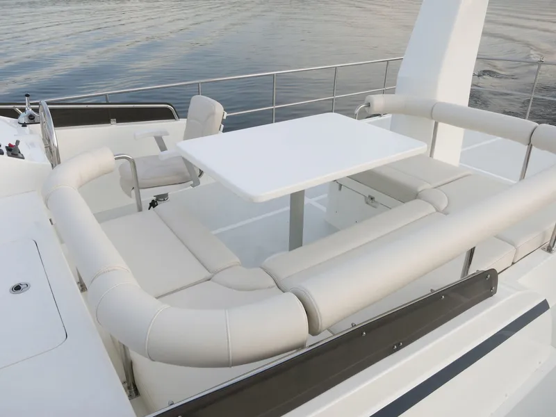 Slide: The Image of Optional flybridge layout - 26