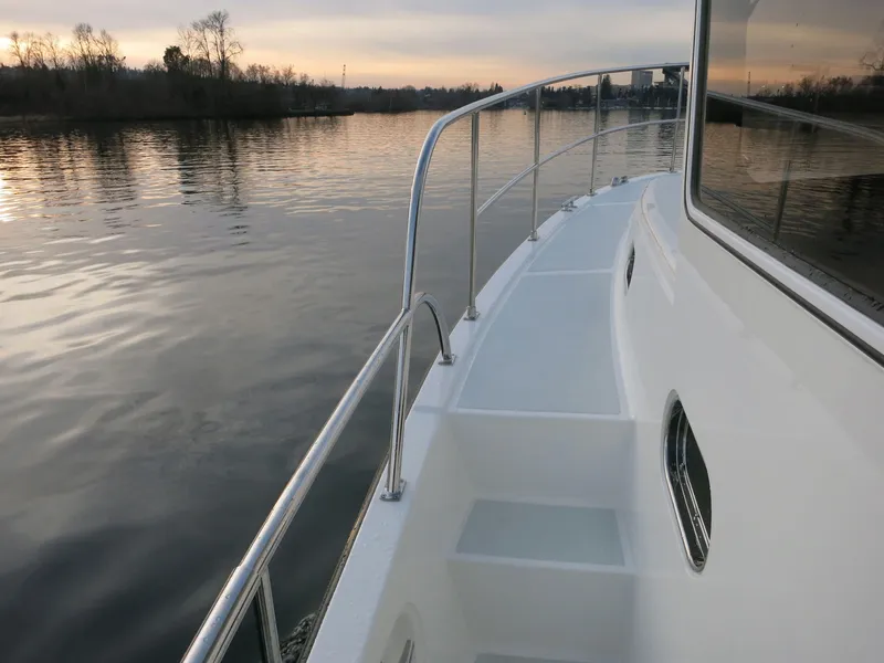 Slide: The Image of Helmsman Trawlers 43E PILOTHOUSE 2027 - 32