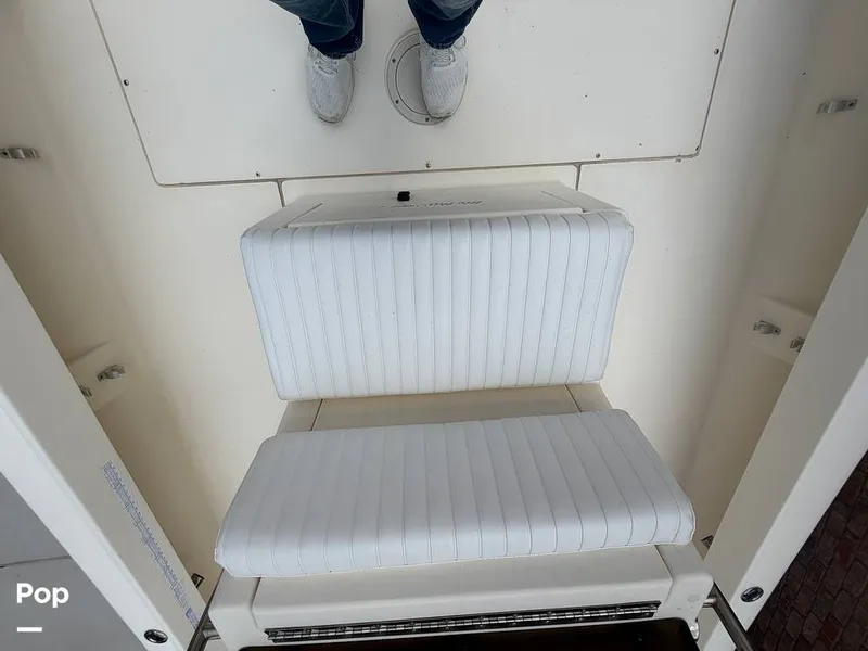 Slide: The Image of Center console seat - 16516306