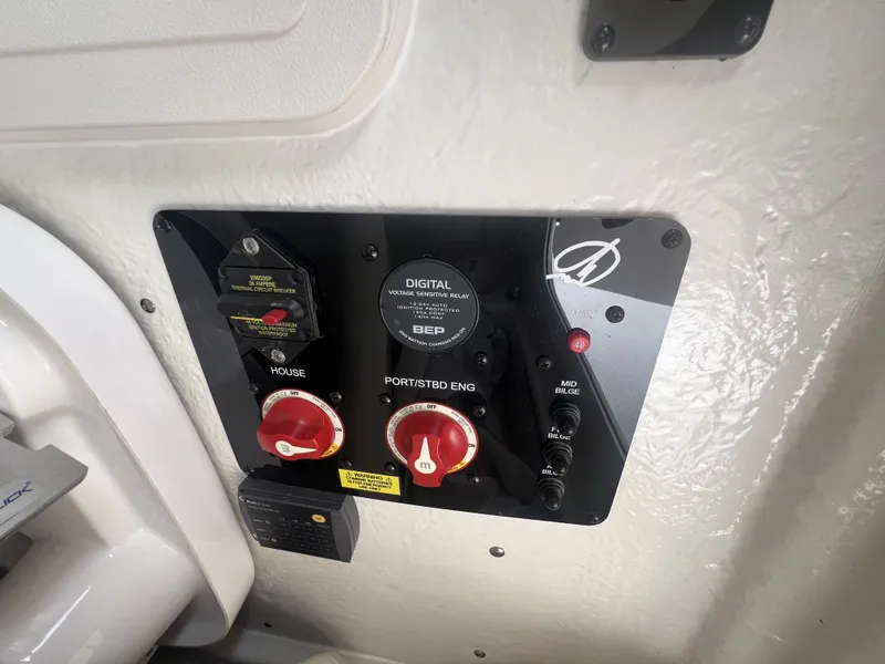 Slide: The Image of Sailfish 290 CC 2022 - 16