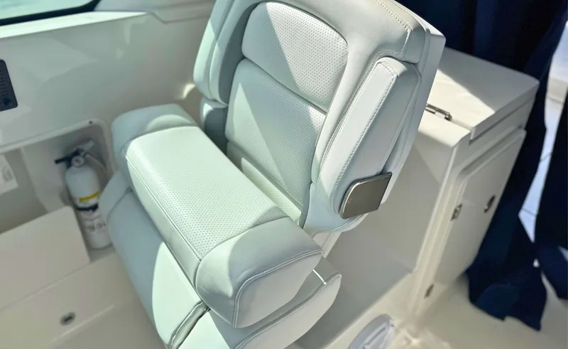 Slide: The Image of Pursuit Hours DC 266 stk number 2023 - 21