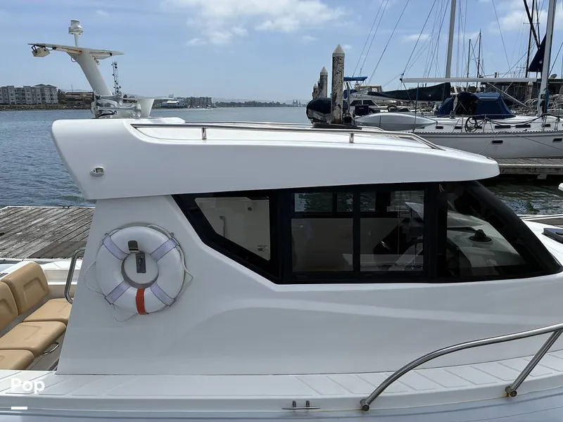Slide: The Image of Peace of mind: Ask for a complimentary BoatHistoryReport report ($39.99 value) - I1