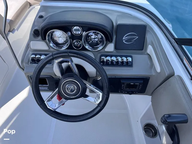 Slide: The Image of Crownline Boats E215XS 2022 - 16452935