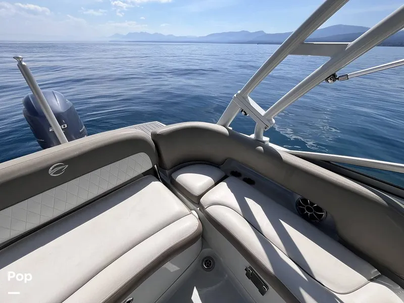 Slide: The Image of Crownline Boats E215XS 2022 - 16452936