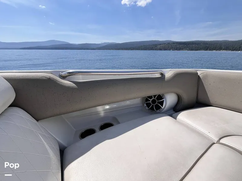 Slide: The Image of Crownline Boats E215XS 2022 - 16452939