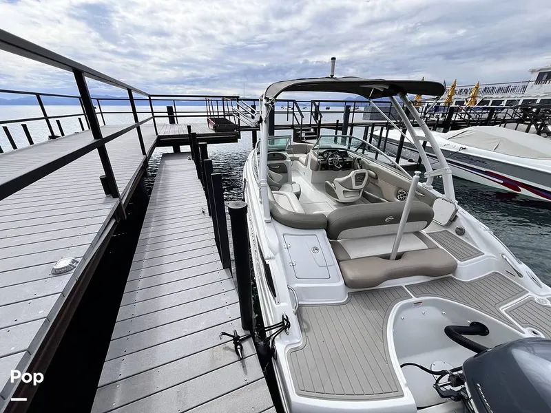 Slide: The Image of Crownline Boats E215XS 2022 - 16452942
