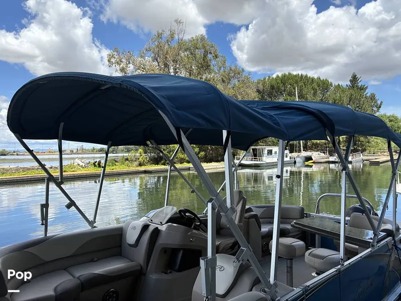 Slide: The Image of Avalon 2285 LSZ Entertainer 2023 - 16452833