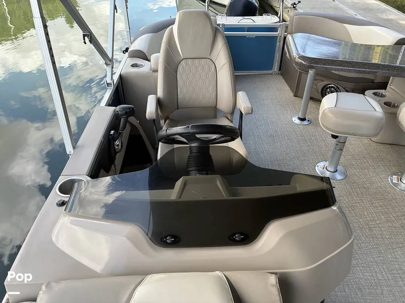 Slide: The Image of Avalon 2285 LSZ Entertainer 2023 - 16452859