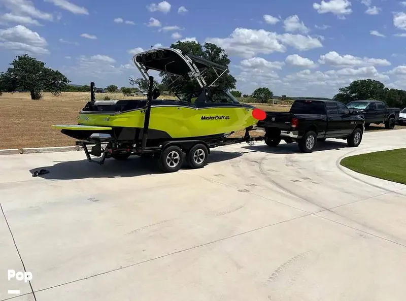 Slide: The Image of Mastercraft NXT 20 2021 - 16571793