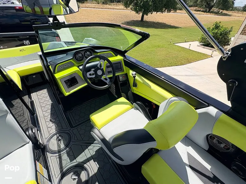 Slide: The Image of Mastercraft NXT 20 2021 - 16559649