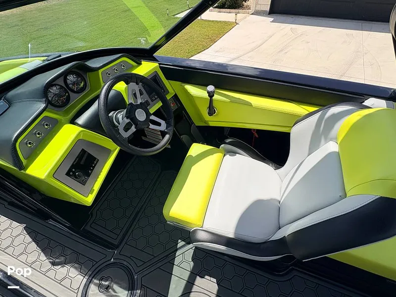 Slide: The Image of Mastercraft NXT 20 2021 - 16559642