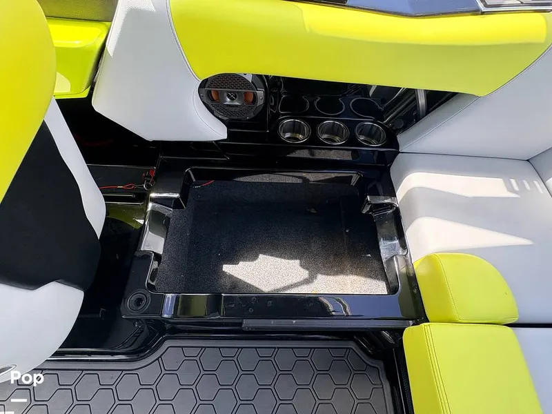 Slide: The Image of Mastercraft NXT 20 2021 - 16559624