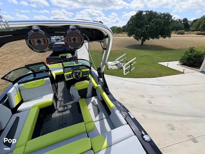 Slide: The Image of Mastercraft NXT 20 2021 - 16559650