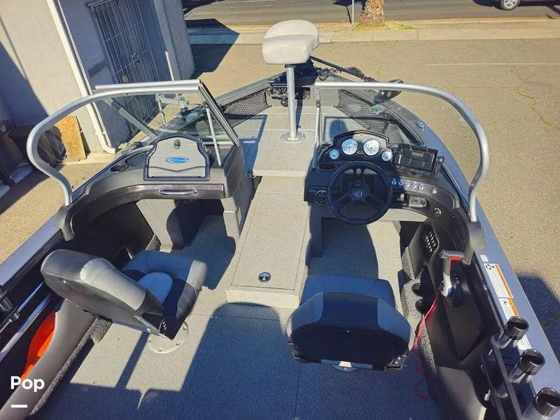Slide: The Image of Crestliner 1750 Superhawk 2022 - 16449778