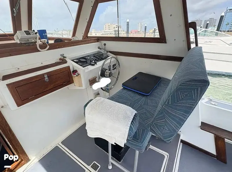 Slide: The Image of Captains Seat/steering Wheel - 16530157