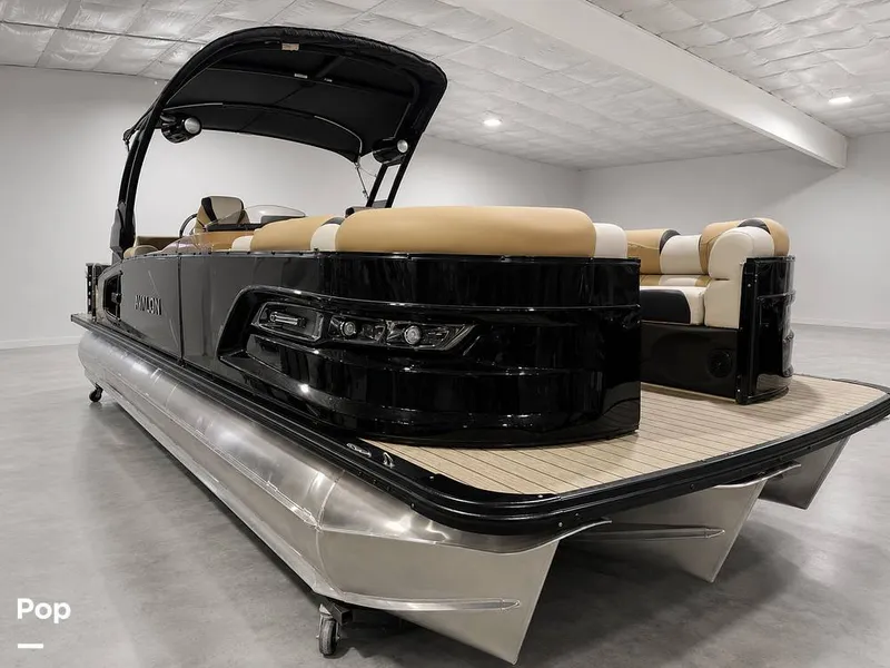 Slide: The Image of Avalon 2585 Excaliber LTD Quad Lounge 2025 - 16447213