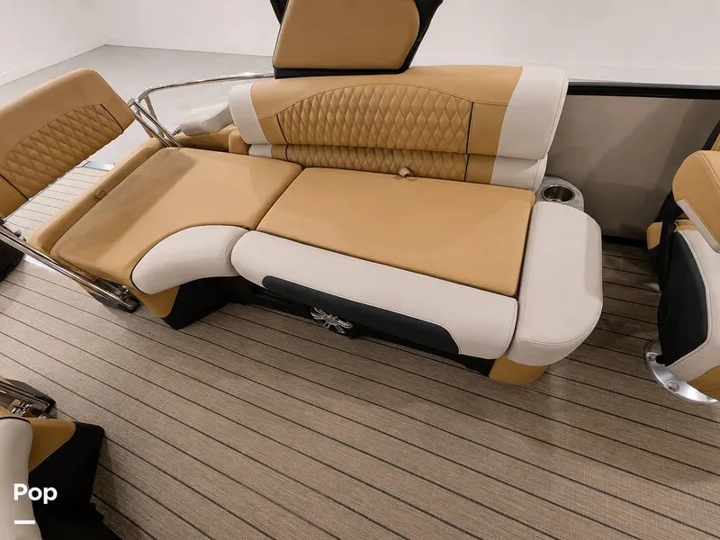 Slide: The Image of Avalon 2585 Excaliber LTD Quad Lounge 2025 - 16447214