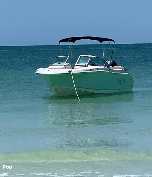 Slide: The Image of Robalo 207 Dual Console 2019 - 16447819