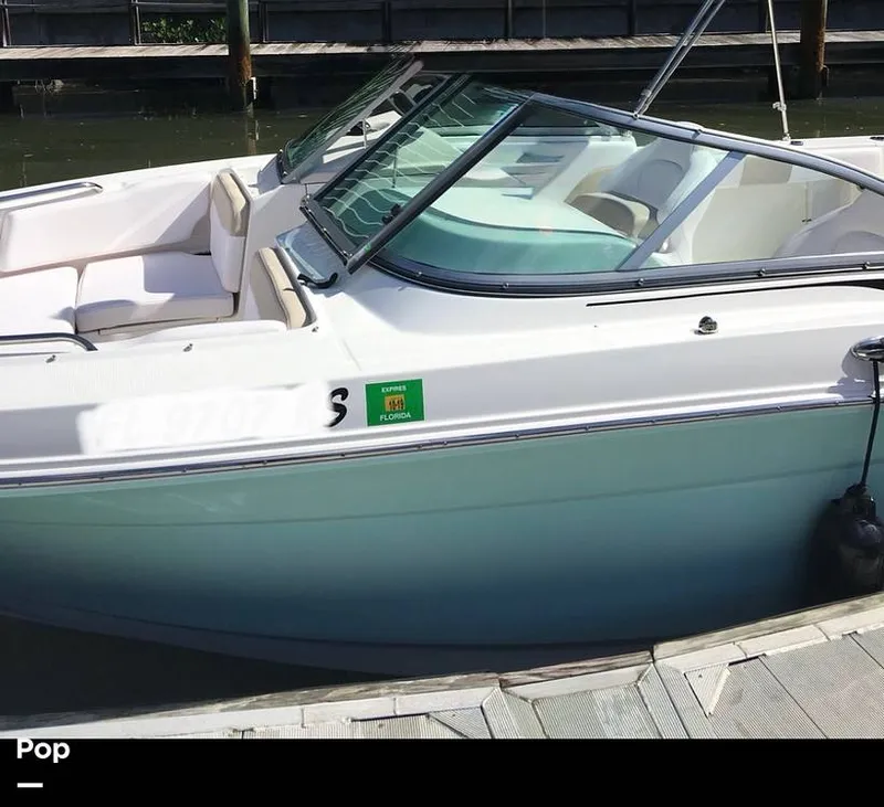 Slide: The Image of Robalo 207 Dual Console 2019 - 16447820