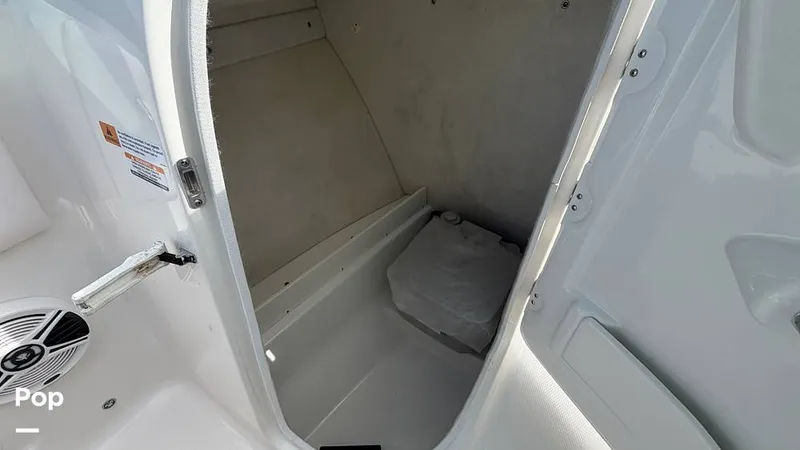 Slide: The Image of Robalo R207 Dual Console 2019 - 16455018