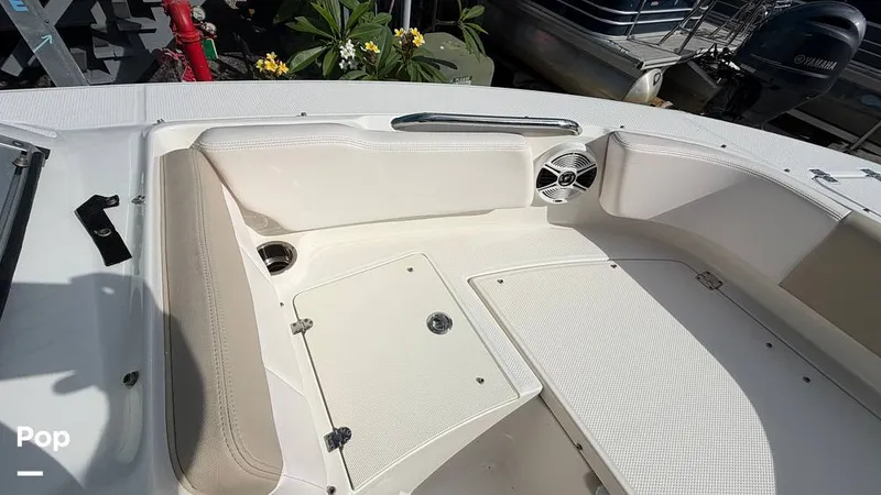 Slide: The Image of Robalo R207 Dual Console 2019 - 16455022