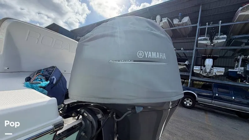 Slide: The Image of Robalo R207 Dual Console 2019 - 16455039