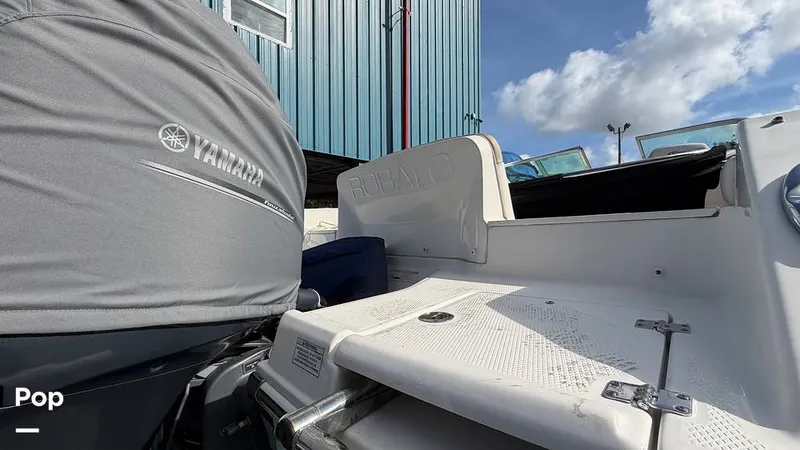 Slide: The Image of Robalo R207 Dual Console 2019 - 16455044